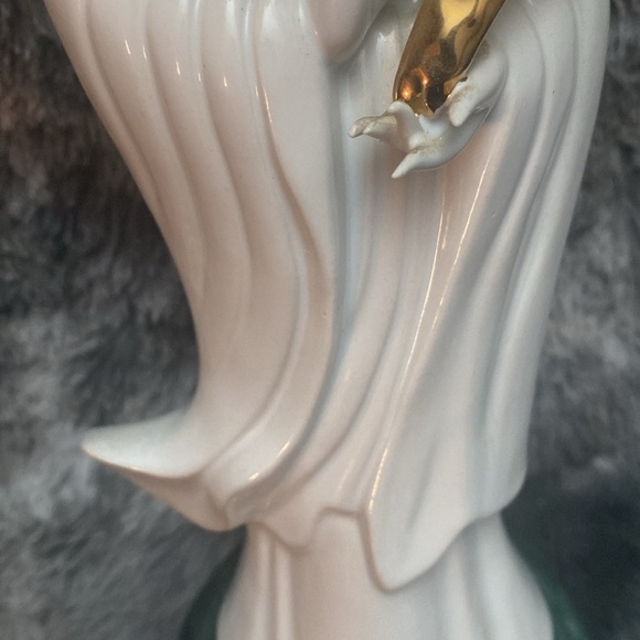 Elegant Porcelain Figurine with Gold Accents - Picture 8 of 16